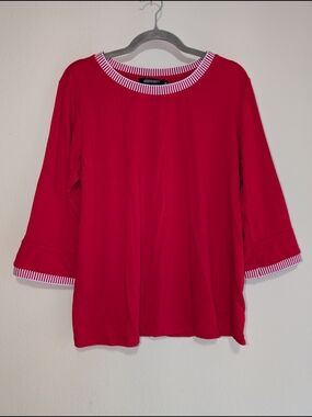 New Merokeety Top with Striped Accents Size Medium